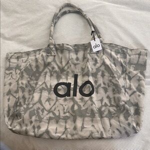 NWT ALO Yoga Camouflage Gray Tote Bag